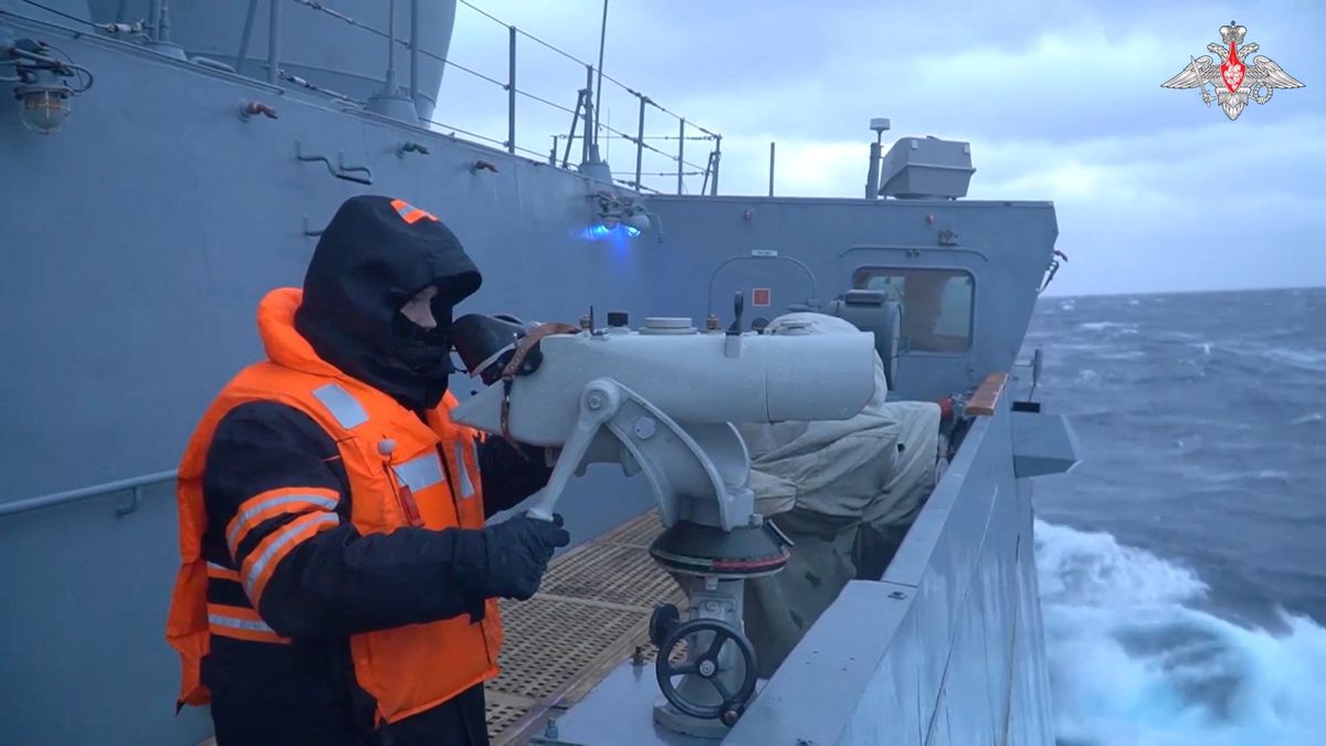 Do námořních manévrů Ruska, Číny a JAR se zapojí ruská fregata s hypersonickými střelami